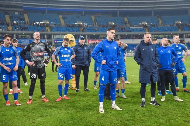 Zawodnicy Ruchu Chorzów po przegranym 2:3 meczu 29. kolejki piłkarskiej Ekstraklasy z Widzewem Łódź /Michał Meissner /PAP