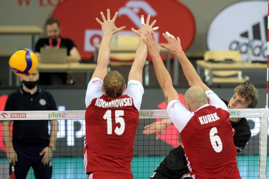 Zawodnicy siatkarskiej reprezentacji Polski Jakub Kochanowski i Bartosz Kurek /Grzegorz Michałowski /PAP