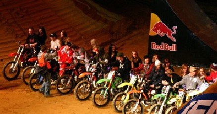 Zawodnicy startujący w Diverse Night of the Jumps /INTERIA.PL