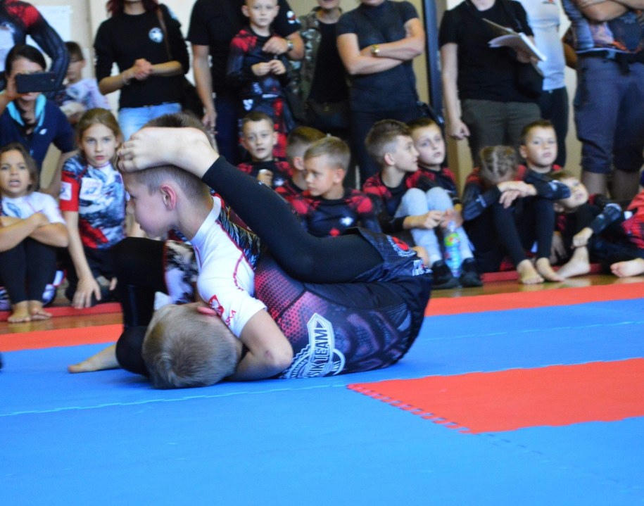 Zawodnicy trenują pod czujnym okiem Mistrza Wojciecha Adamusika /Materiały prasowe