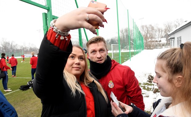 Zawodnicy Wisły Kraków dostali część zaległych pensji. "Głowy zawodników będą czystsze" 