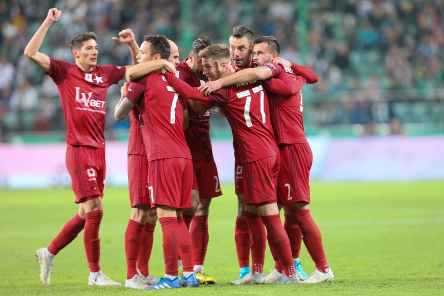 Zawodnicy Wisły Kraków w październikowym meczu Ekstraklasy z Legią Warszawa /Leszek Szymański /PAP