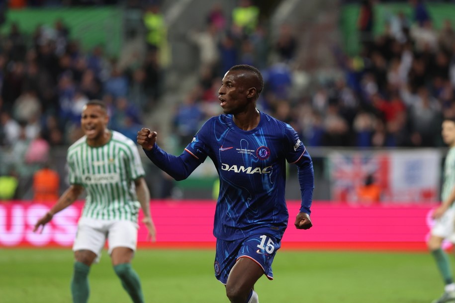 Zawodnik Chelsea FC Londyn Nicolas Jackson cieszy się ze zdobytej bramki /Paweł Jaskółka /PAP