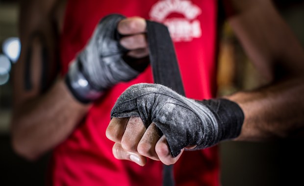 Zawodnik MMA zmarł we śnie po zjedzeniu "zatrutego arbuza"