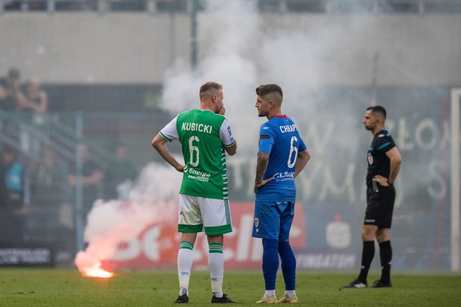 Zawodnik Piasta Gliwice Michał Chrapek (P) i Jarosław Kubicki (L) z Lechii Gdańsk /Zbigniew Meissner /PAP