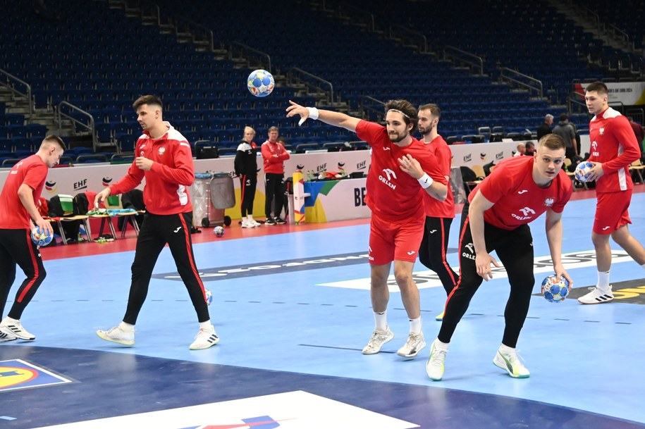 Zawodnik reprezentacji Polski Jakub Powarzyński (C) podczas treningu kadry w Mercedes-Benz Arena Berlin /Marcin Bielecki /PAP