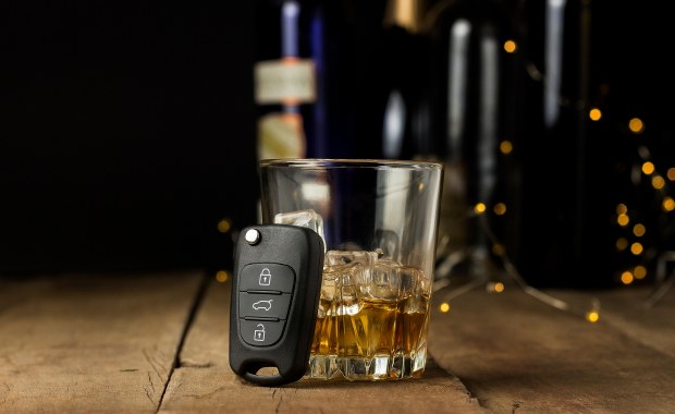 Zawodowy kierowca jechał po alkoholu. Tłumaczył, że pił dzień wcześniej