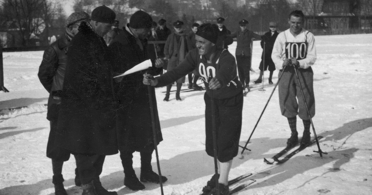 Zawody FIS 1929. Bronisław Czech na starcie biegu na 50 km /Z archiwum Narodowego Archiwum Cyfrowego