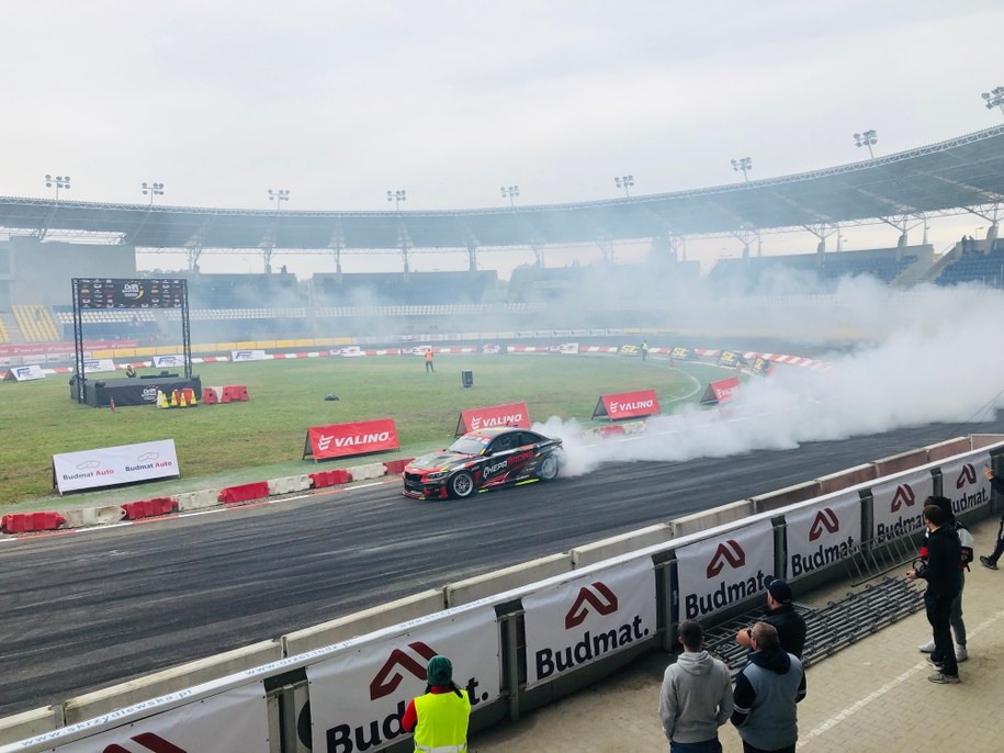 Zawody w drifcie samochodowym na Moto Arenie Łódź /Agnieszka Wyderka /RMF FM