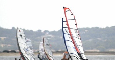 Zawody windsurfingowe odbędą się w Łebie /AFP