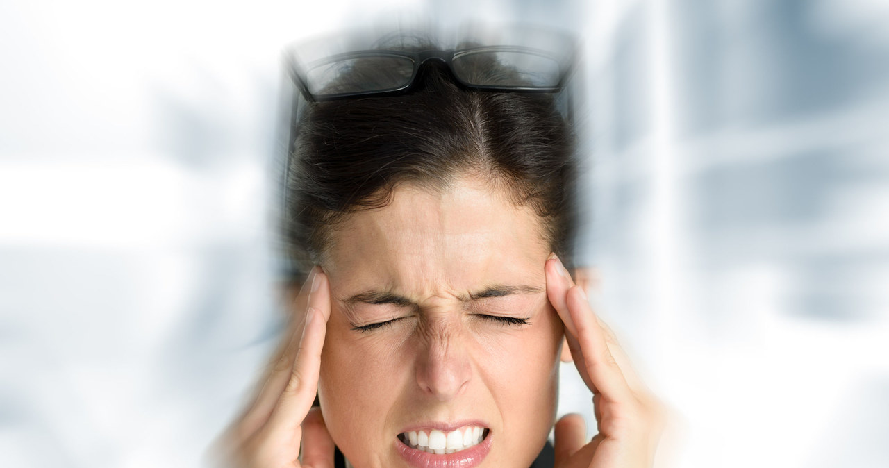 Zawroty głowy i bełkotliwą mowę łatwo zrzucić na karb zmęczenia bądź upojenia /123RF/PICSEL