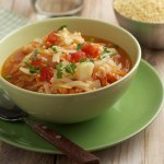 Zawsze dodaję do kapuśniaku. Jest bardziej sycący i aromatyczny