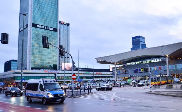 Zawyją syreny alarmowe w Warszawie. Ostrzeżenie dla 6 lokalizacji