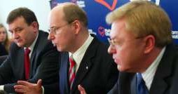 Zbigniew Chlebowski (z prawej), minister finansów w gabinecie cieni PO. Fot.: Jan Zdzarski /Agencja SE/East News