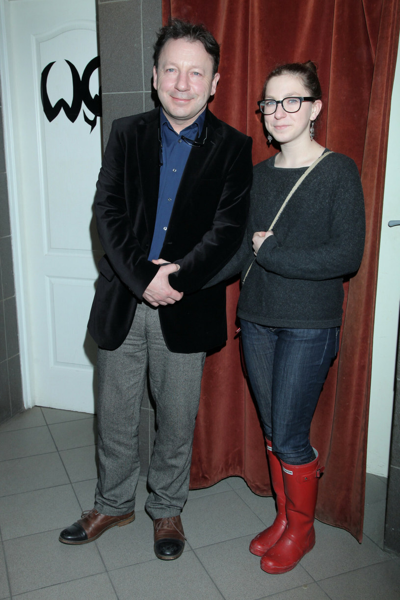 Zbigniew Zamachowski i Maria Zamachowska pozują fotoreporterom na premierze filmu "Rzeź"