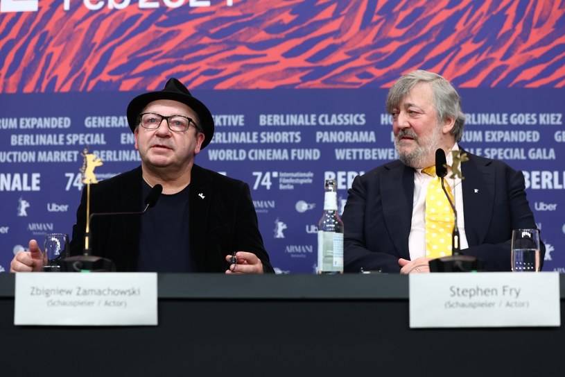 Zbigniew Zamachowski i Stephen Fry podczas konferencji prasowej w podczas Festiwalu w Berlinie /Sebastian Reuter / Stringer /Getty Images