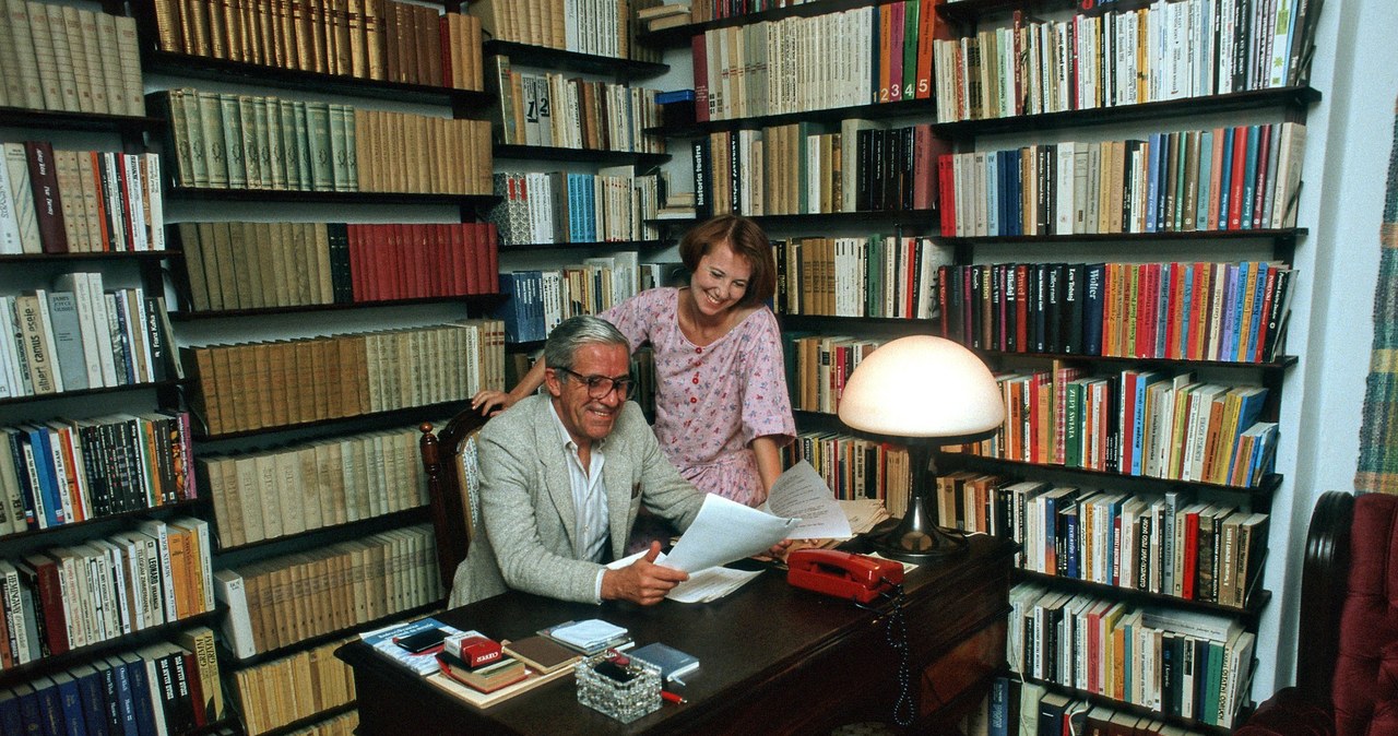 Zbigniew Zapasiewicz i Olga Sawicka w swoim mieszkaniu w 1990 roku /Zenon Zyburtowicz /Fotonova