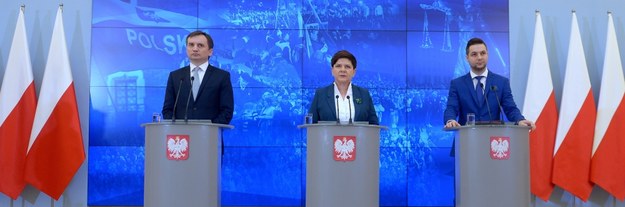 Zbigniew Ziobro, Beata Szydło i Patryk Jaki /PAP/Marcin Obara /PAP