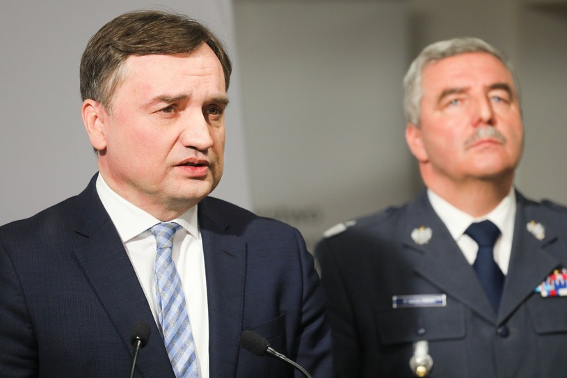 Zbigniew Ziobro i gen. Paweł Nasiłowski odpowiadający za dozór elektroniczny więźniów /Paweł Supernak /PAP
