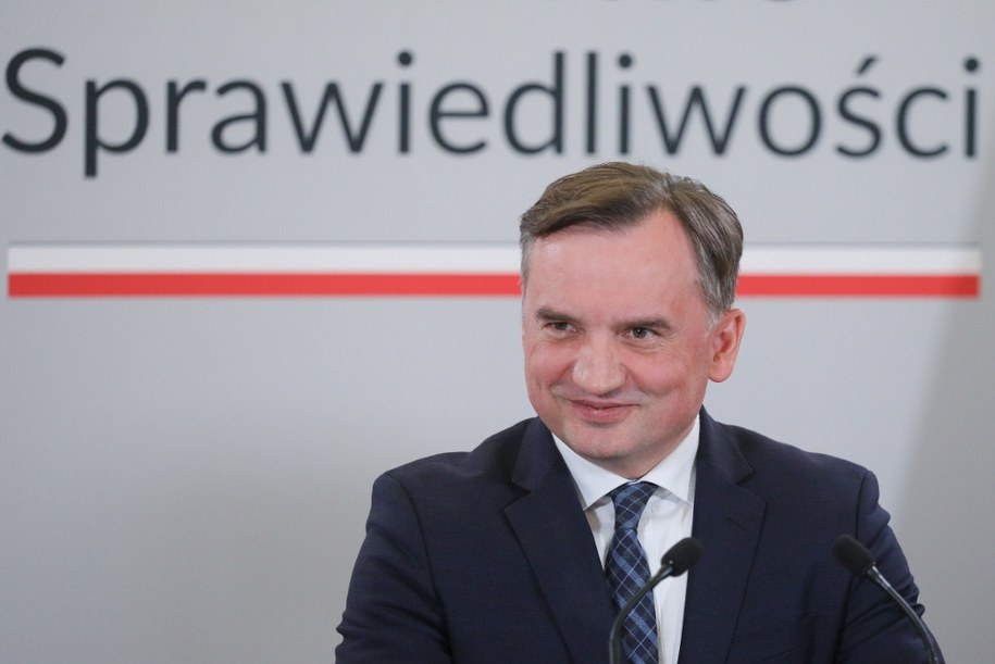Zbigniew Ziobro podczas konferencji prasowej w siedzibie Ministerstwa Sprawiedliwości w Warszawie, 2023 r. /Paweł Supernak /PAP