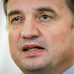 Zbigniew Ziobro: Wojna hybrydowa UE wymierzona w polski system prawny 