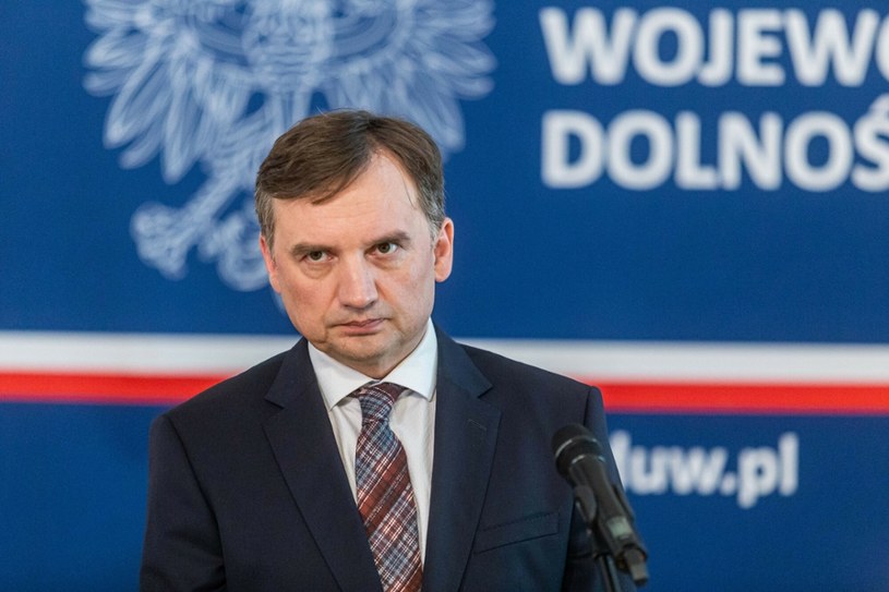 Zbigniew Ziobro zapowiedział we wtorek, że wezwie rząd do sprzeciwu wobec unijnego zakazu sprzedaży aut spalinowych od 2035 roku /Krzysztof Kaniewski /East News