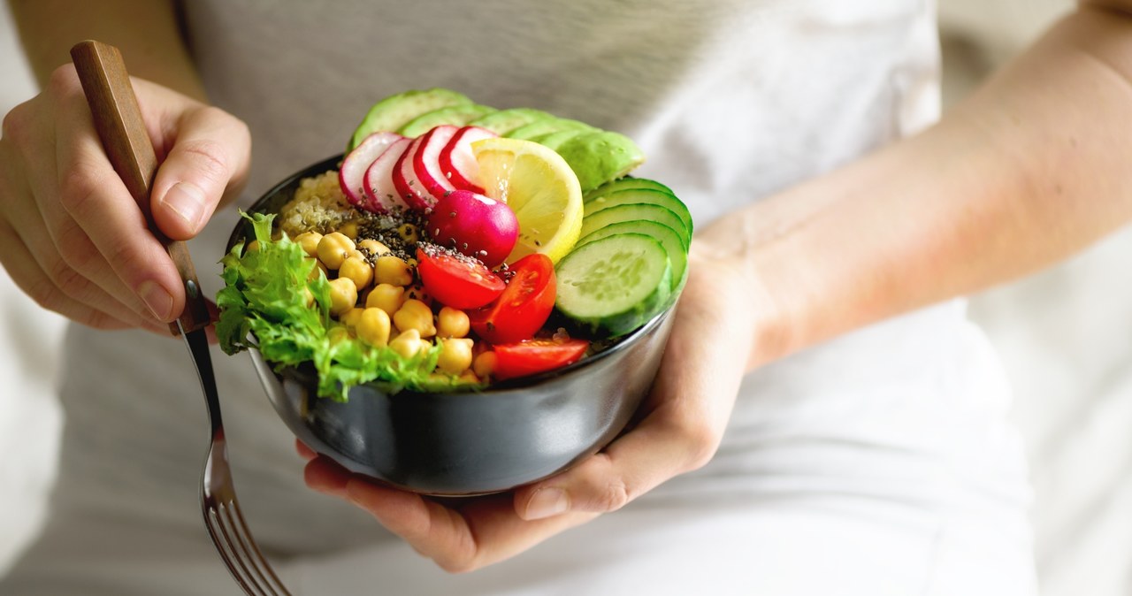 Zbilansowana dieta bogata w fitoestrogeny może okazać się sprzymierzeńcem kobiet będących w menopauzie /123RF/PICSEL
