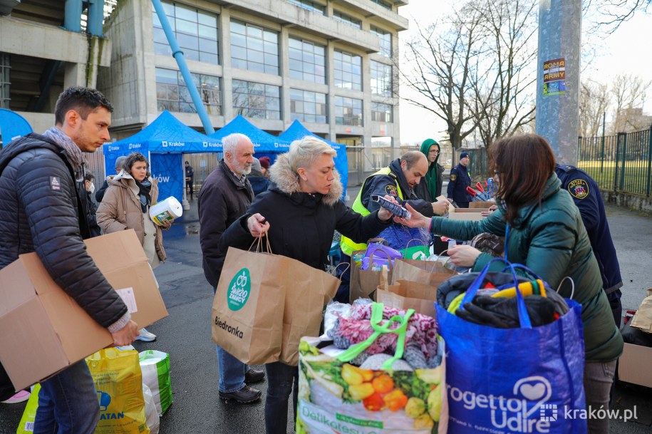 Zbiórka darów dla Ukrainy przed stadionem przy ul. Reymonta /Urząd Miasta Krakowa /