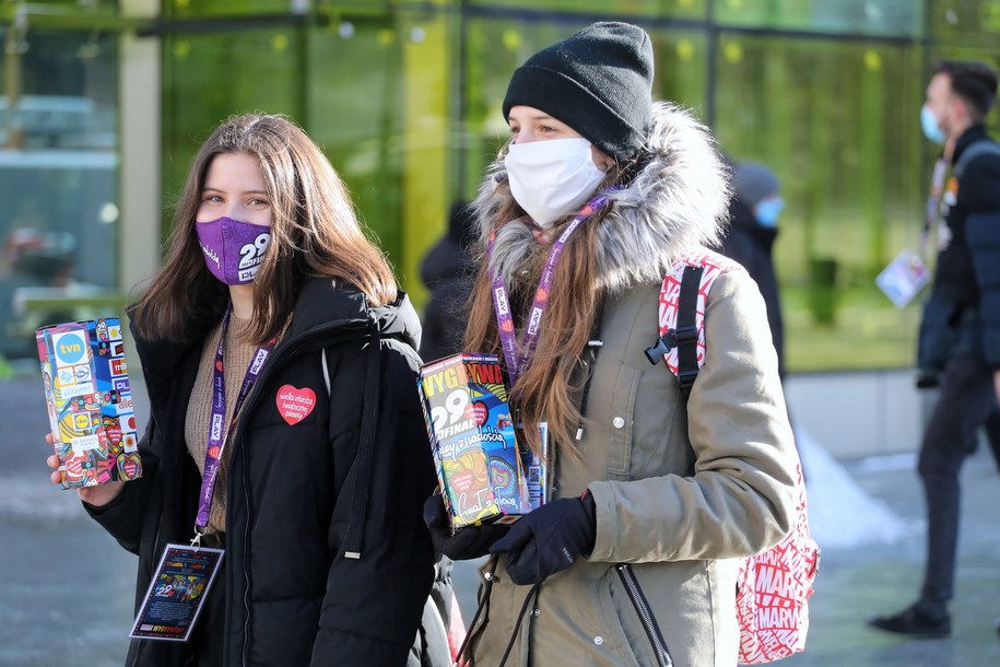 Zbiórka podczas 29. finału Wielkiej Orkiestry Świątecznej Pomocy na ulicach Warszawy / 	Albert Zawada /PAP