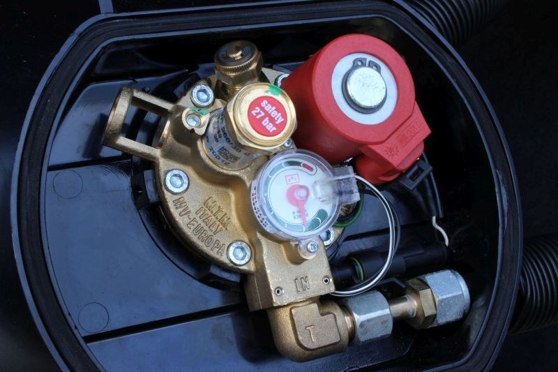 Zbiornik gazu i zawory bezpieczeństwa sprawdzane są przy każdym obowiązkowym badaniu technicznym pojazdu /INTERIA.PL