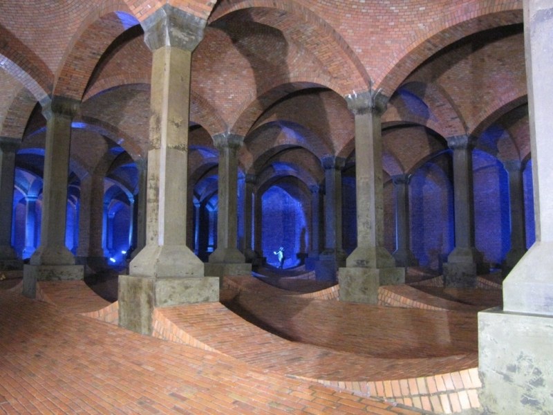 Zbiorniki wody na Stokach w Łodzi - "podziemna katedra" projektu inż. Lindley'a /Agnieszka Wyderka /RMF FM