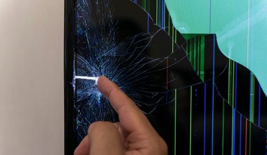 Zbity ekran telewizora. Czy wymiana matrycy ma sens?