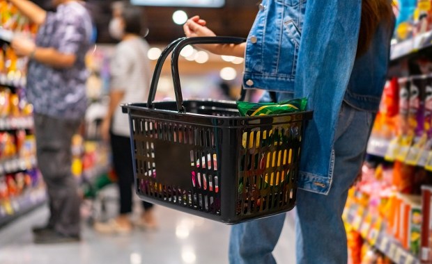 Zbliża się długi weekend. Kiedy będzie można zrobić zakupy?