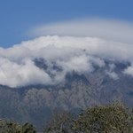 Zbliża się erupcja wulkanu Agung. Chmury gęstego dymu spowiły krater