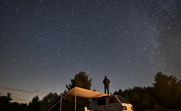 ​Zbliża się niezwykły rój meteorów. Czerwcowe Bootydy na nocnym niebie