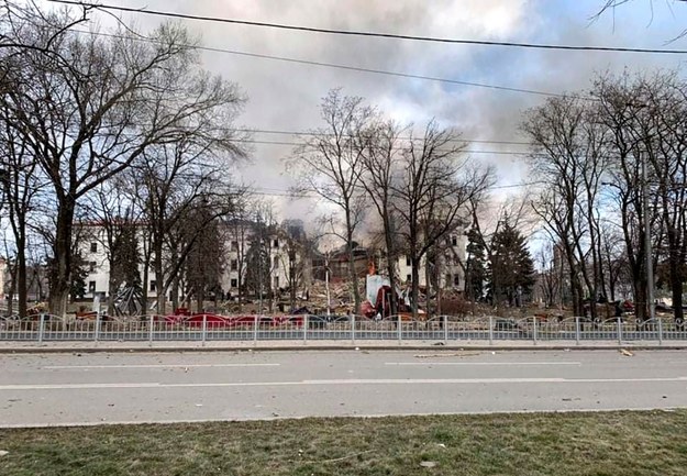 Zbombardowany Teatr Dramatyczny w Mariupolu. Zdjęcie z 17 marca. /Donetsk Regional Civil-Military /PAP/EPA