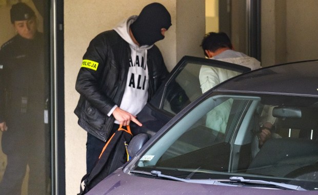 Zbrodnia w Puszczykowie. Trzy zarzuty zabójstwa dla 42-latka