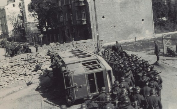 Zbrodnie I Terror. Zanim Warszawa Chwyciła Za Broń - Zdj.15 ...