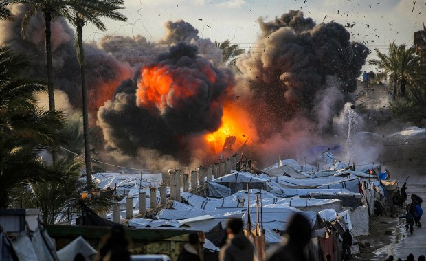 Zbrodnie wojenne na Bliskim Wschodzie. USA, Izrael i Iran złamały prawo
