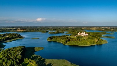 Zbudowali potęgę na środku jeziora, potem spotkał ich tragiczny los. Znasz to miejsce?