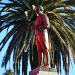 Zburzono pomnik słynnego podróżnika kapitana Cooka w Melbourne