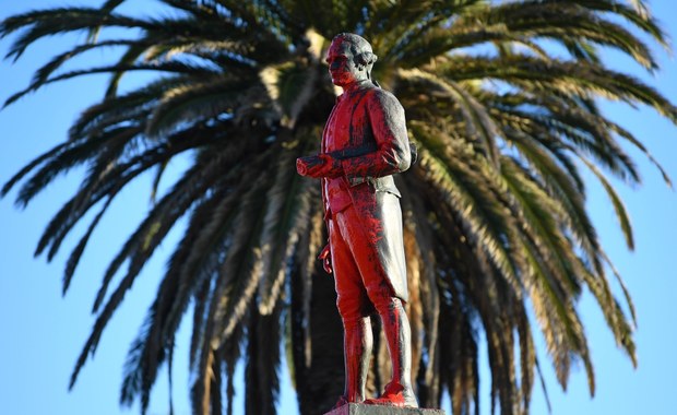 Zburzono pomnik słynnego podróżnika kapitana Cooka w Melbourne