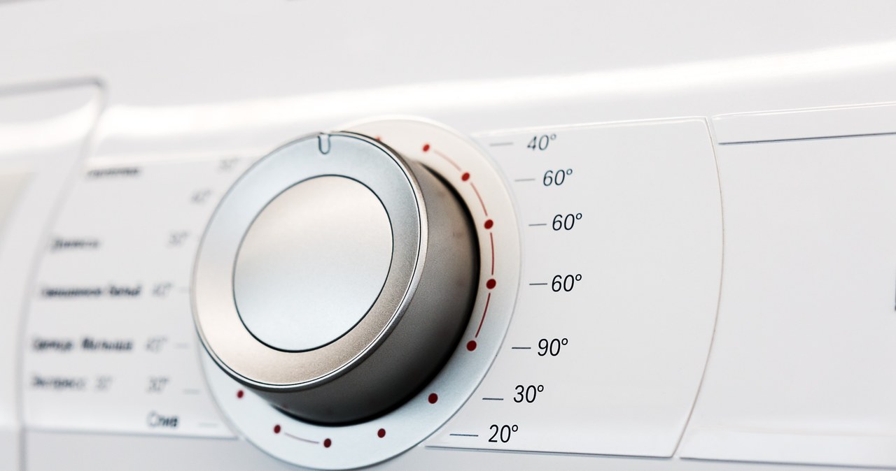 Zbyt wysoka temperatura prania ma wpływ na rachunki /123RF/PICSEL