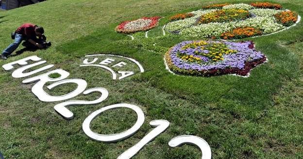 Zbytnie windowanie cen przez hotelarzy w czasie Euro 2012 może się źle skończyć... /AFP