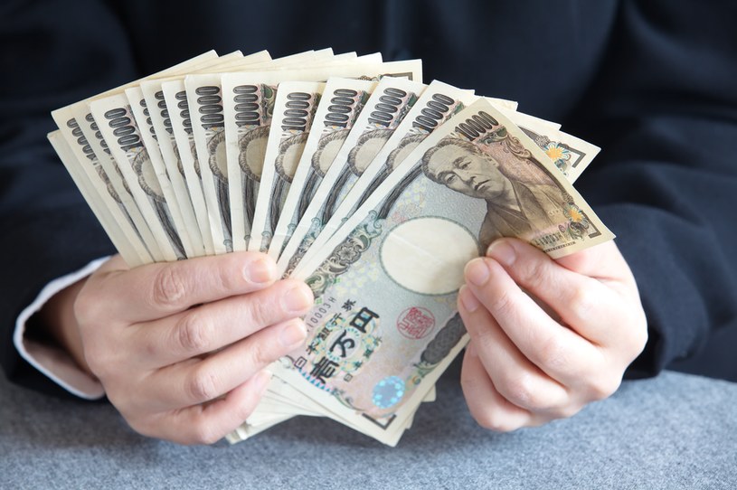 Zdaniem analityków kurs jena jest mocno niedowartościowany– zwłaszcza do dolara /123RF/PICSEL