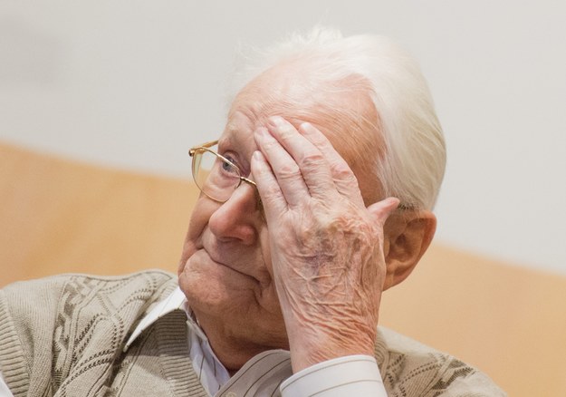 Zdaniem "Die Welt" proces wytoczony 93-latkowi nie ma właściwie większego sensu /Julian Stratenschulte /PAP/EPA