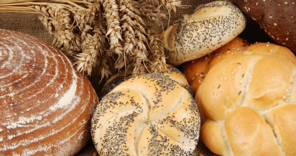 Zdaniem dr Oleszczuka współczesny chleb ma niewiele wspólnego z tym, który piekło się kiedyś i lepiej z niego zrezygnować /123RF/PICSEL