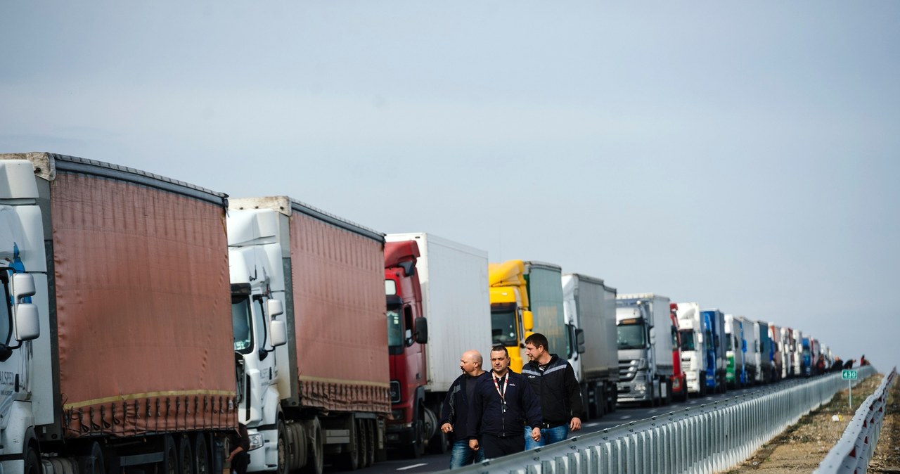 Zdaniem ekspertów, problemy z dostawami mogą nastąpić już w połowie przyszłego roku /AFP