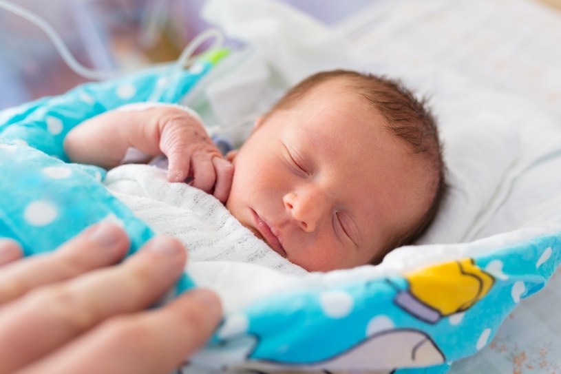 Zdaniem jasnowidzów, informację o tym ile będziesz mieć dzieci, możesz odczytać, patrząc na dłoń lub wykonując obliczenie /123RF/PICSEL