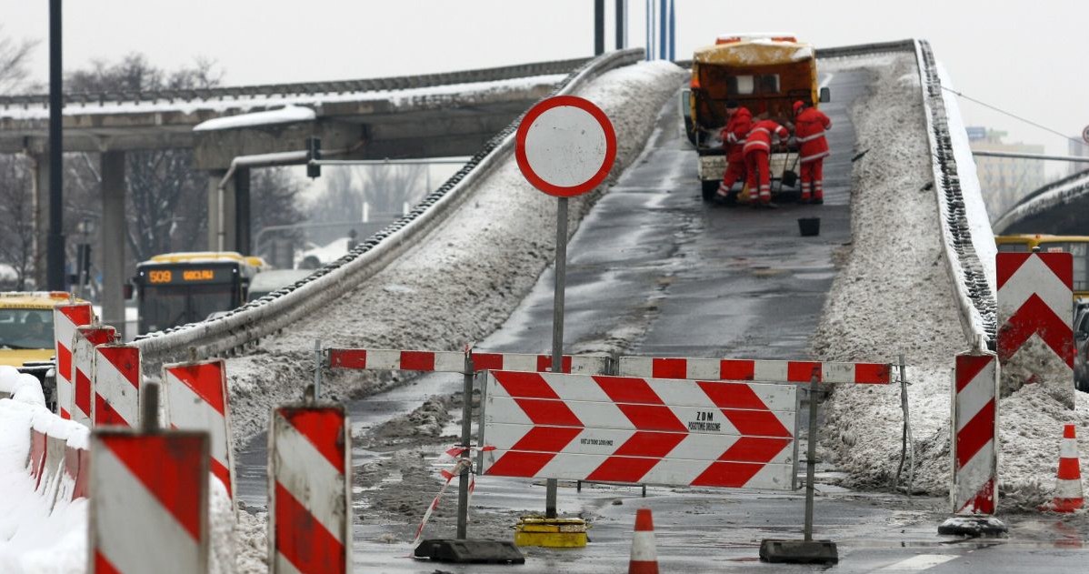 Zdaniem NIK 1/3 skontrolowanych obiektów drogowych (mosty, przepusty) stwarza niebezpieczeństwo dla zdrowia i życia /Wojciech TRACZYK/East News /Agencja SE/East News